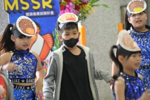 1140426港西72週年園遊會03:LINE_ALBUM_校慶英文MSSR一三年級唱跳演出_250429_15