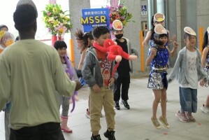 1140426港西72週年園遊會03:LINE_ALBUM_校慶英文MSSR一三年級唱跳演出_250429_2