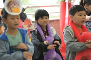 1140426港西72週年園遊會03:LINE_ALBUM_校慶英文MSSR一三年級唱跳演出_250429_8