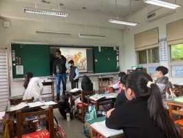 MSSR- Aidas interacts with students_250507:LINE_ALBUM_Aidasinteractswithstudents_250507_11