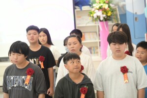 113學年度港西畢業(國小第69屆,幼第38屆)花絮01:LINE_ALBUM_畢業典禮其他花絮_250617_18