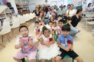 113學年度港西畢業(國小第69屆,幼第38屆)花絮01:LINE_ALBUM_畢業典禮其他花絮_250617_27