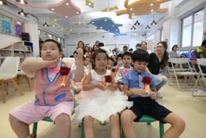 113學年度港西畢業(國小第69屆,幼第38屆)花絮01:LINE_ALBUM_畢業典禮其他花絮_250617_28