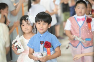 113學年度港西畢業(國小第69屆,幼第38屆)花絮02:LINE_ALBUM_畢業典禮其他花絮_250617_1